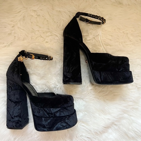 🛑SOLD🛑 New! VERSACE Logo Medusa Aevitas Crushed Velvet Platform Pumps - Picture 9 of 14